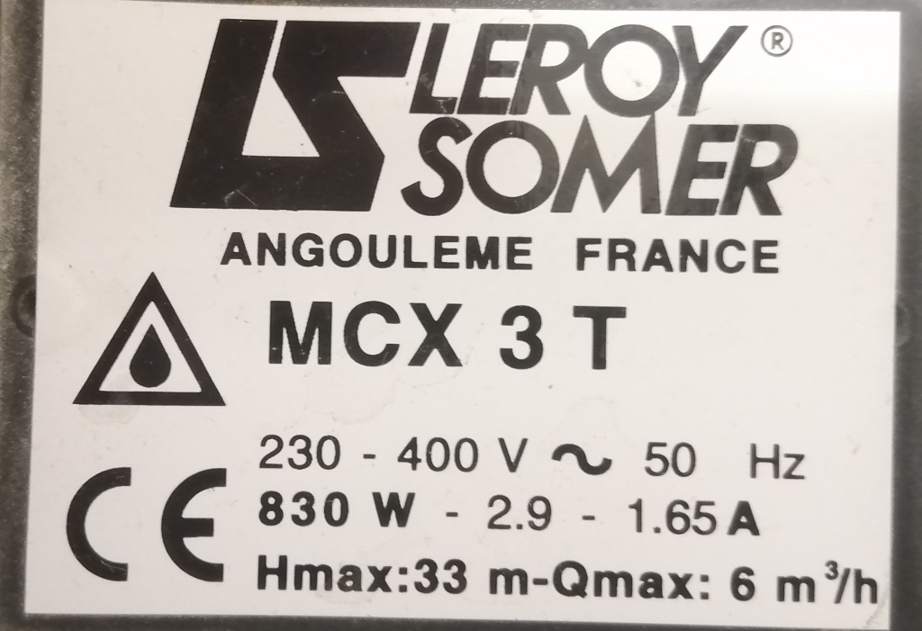 Plaque signalétique surpresseur. Photo plaque signalétique surpresseur